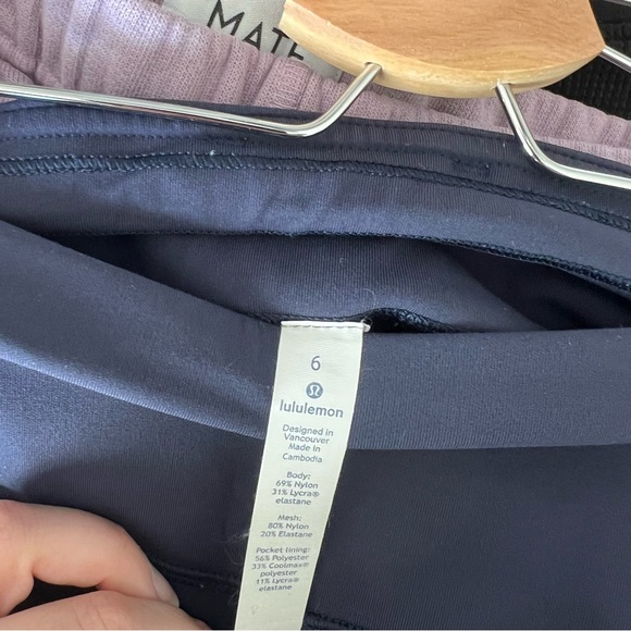 Lululemon blue leggings with pockets - Picture 5 of 5
